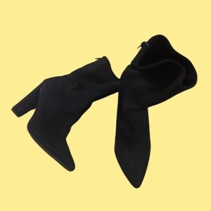 Boohoo Women's Black Triangle Block Heel Suede-like Boots Back Zipper Size 7 /40